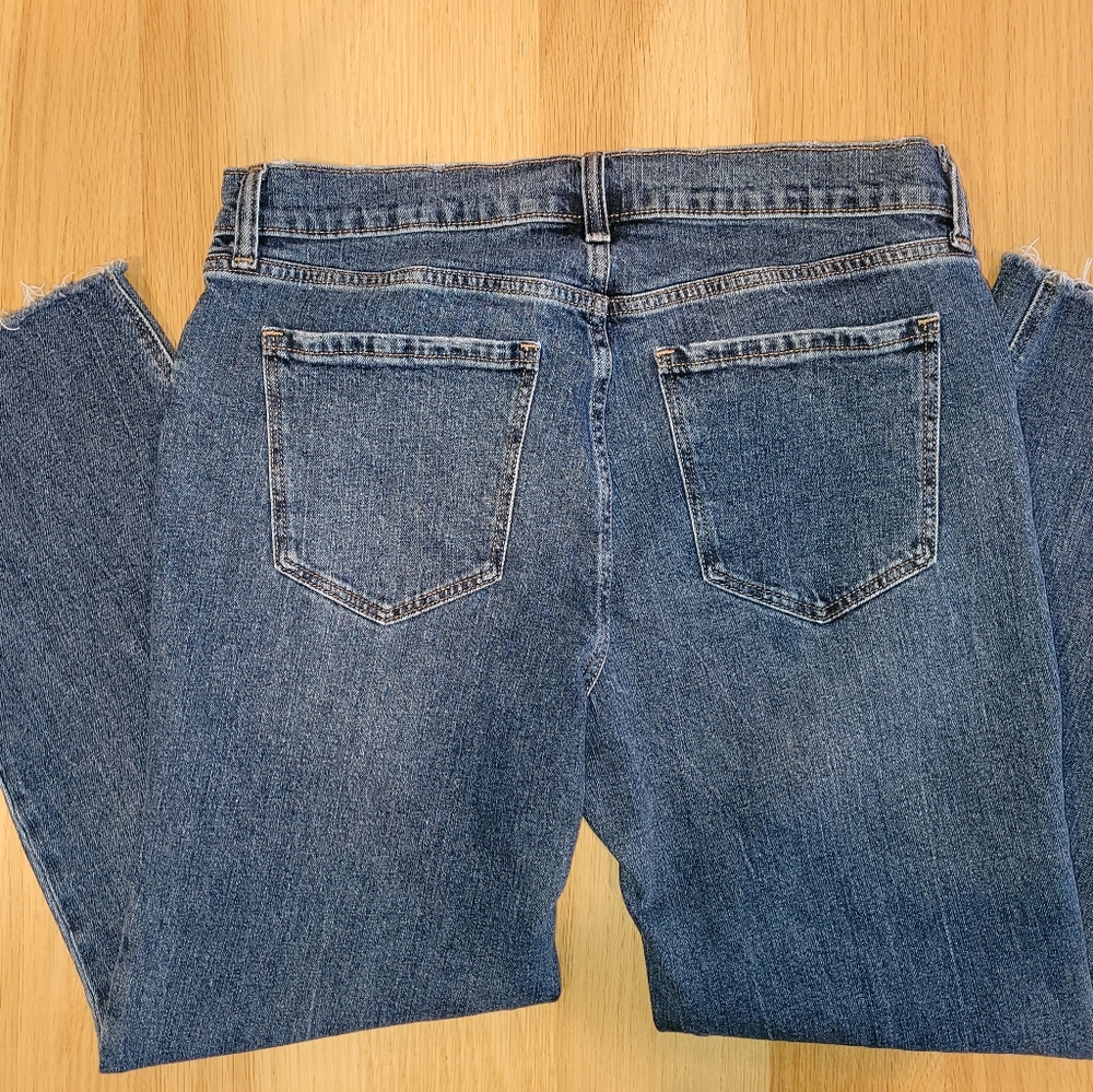 Old Navy Mid Rise Boyfriend Jeans - Picture 5 of 7